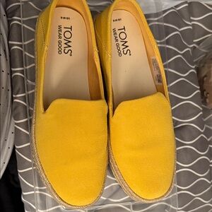 TOMS Women's Vibrant Yellow Loafers NWOT